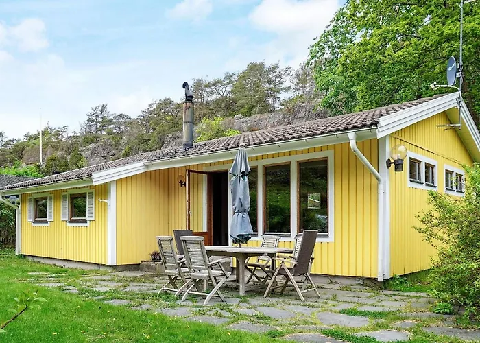 7 Person Holiday Home In Str Mstad